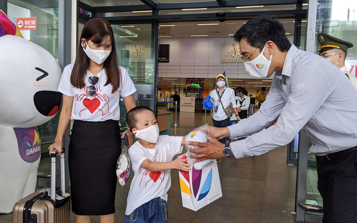 Đoàn khách du lịch đầu tiên trở lại Đà Nẵng được nâng phòng 3 sao lên 4 sao