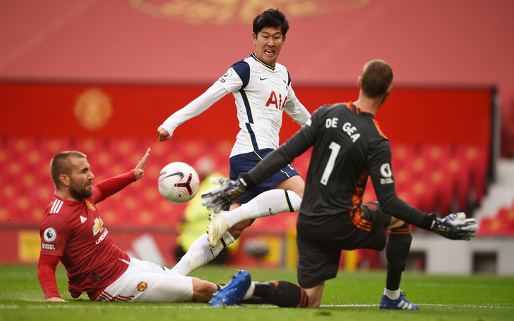 Những khoảnh khắc ấn tượng trong ngày Man Utd, Liverpool cùng bị 