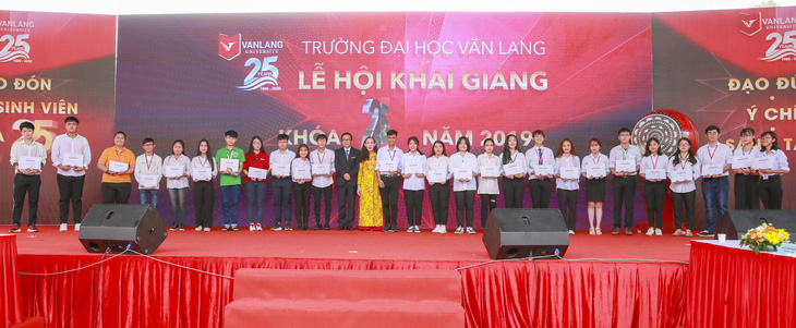 Đại học Văn Lang công bố điểm chuẩn năm 2020 từ 16–22 điểm - Ảnh 2.