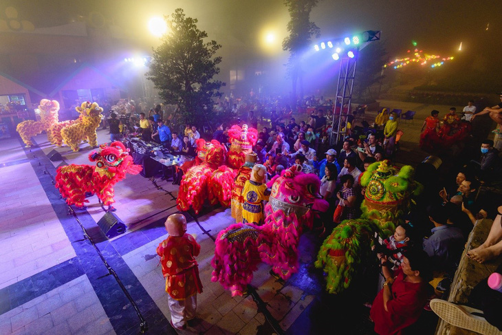 Du khách phấn khích vui Hội trăng rằm Vân Sơn tại Tây Ninh - Ảnh 4.