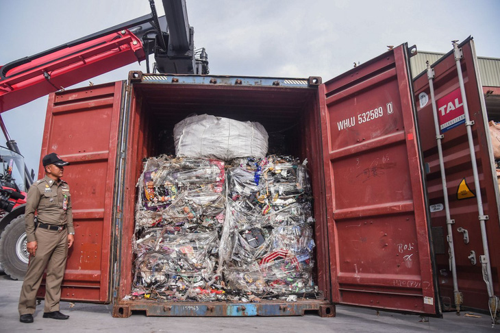 Thái Lan công bố lệnh cấm nhập khẩu hơn 400 loại rác thải điện tử - Ảnh 1.