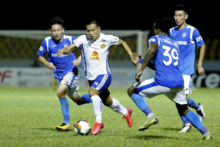 Đua trụ hạng V-League 2020: CLB Quảng Nam gặp nhiều bất lợi - Ảnh 1.