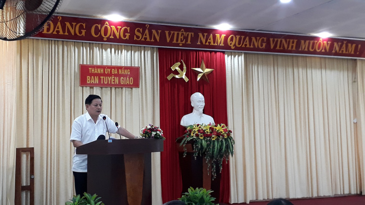 Đà Nẵng chỉ tặng sách cho đại biểu dự đại hội Đảng bộ - Ảnh 1.