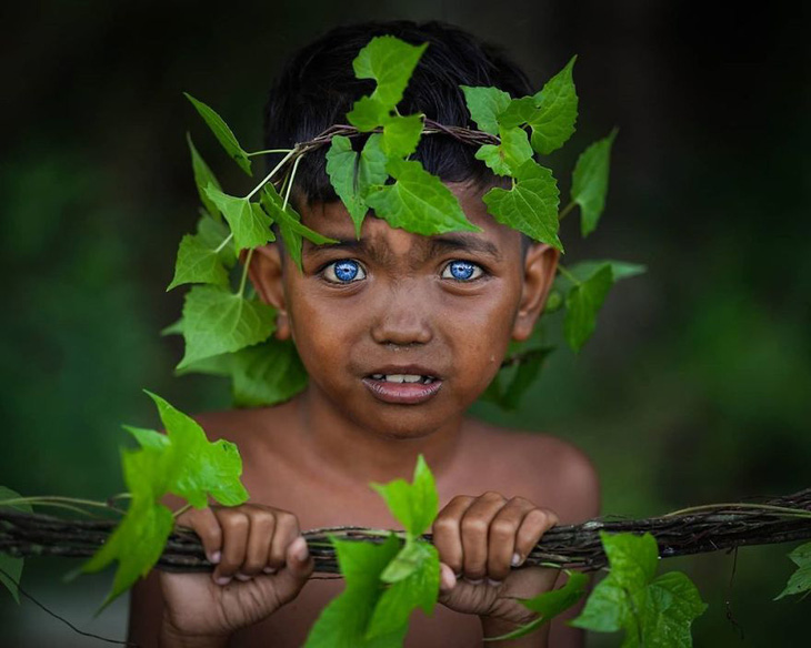 Bộ tộc mắt biếc kỳ lạ ở Indonesia - Ảnh 4.
