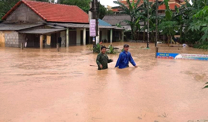 1 người chết, 8 người mất tích do mưa lũ ở Quảng Trị và Thừa Thiên Huế - Ảnh 1.