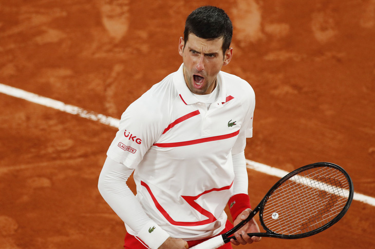 Djokovic vào bán kết Roland Garros 2020 gặp Tsitsipas - Ảnh 1.