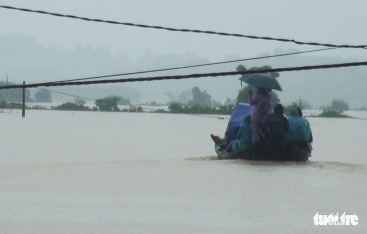 5 xã ở huyện miền núi Hà Tĩnh bị cô lập do mưa lũ - Ảnh 1.
