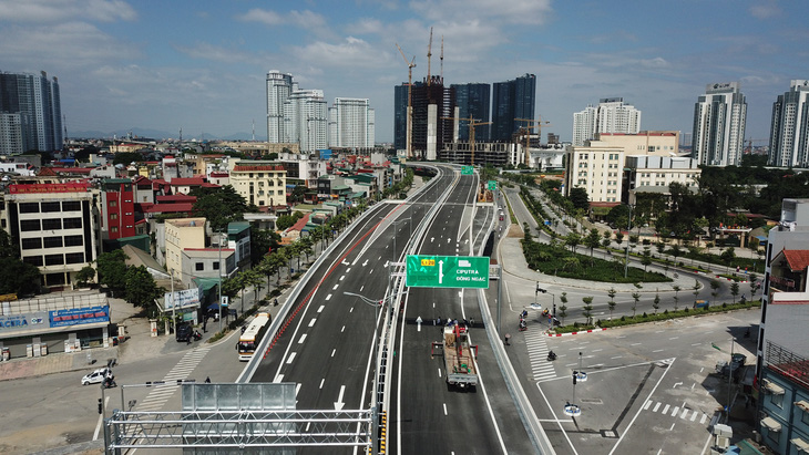 Ngắm diện mạo tuyến đường trên cao hơn 5.300 tỉ đồng sắp thông xe - Ảnh 4.