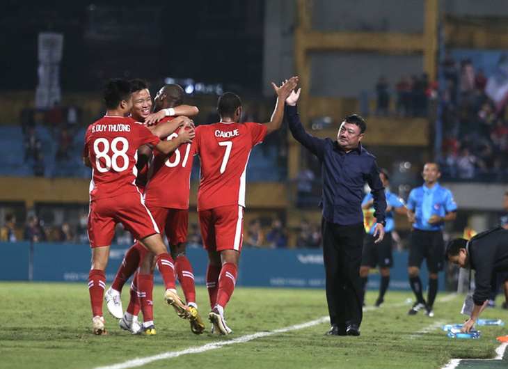 HLV Trương Việt Hoàng: Tôi vẫn chưa nghĩ đến mục tiêu vô địch V-League 2020 - Ảnh 1.