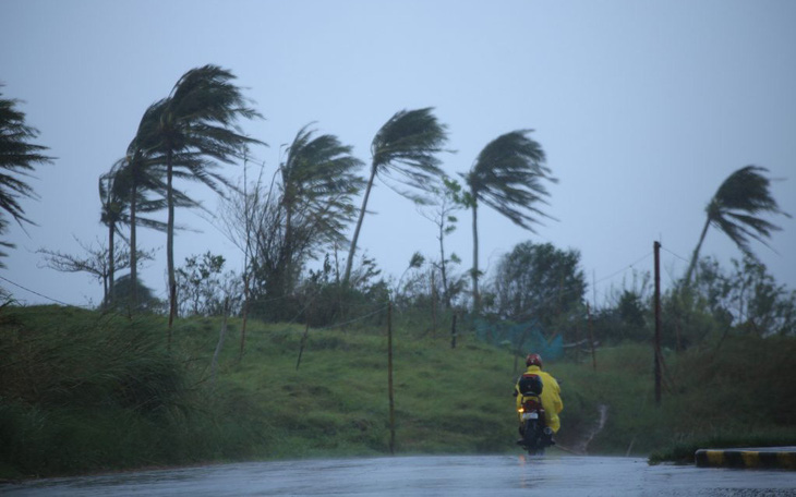 Đối phó bão Vamco, Philippines sơ tán 400.000 cư dân ven biển