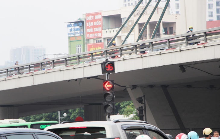 Thông xe vành đai 2 trên cao, đường Trường Chinh lại tắc hơn - Ảnh 5.