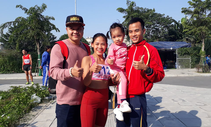Hai chị em Thanh Phúc, Thành Ngưng vô địch đi bộ 20km - Ảnh 1.