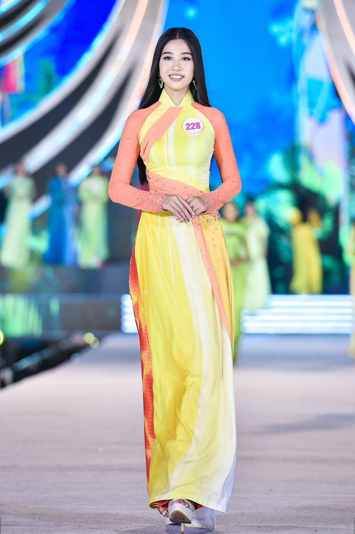 Hoa hậu Việt Nam 2020: Nóng bỏng đêm thi tìm kiếm Người đẹp biển - Ảnh 2.