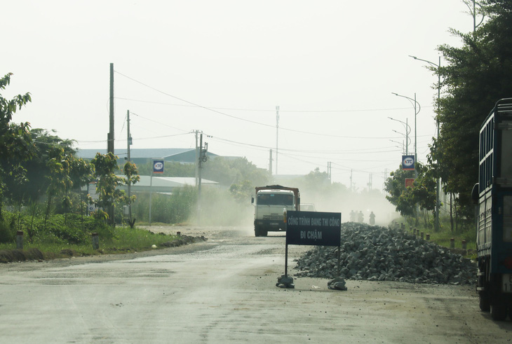 Nhiều tuyến đường miền Tây hư hỏng nặng sau mưa - Ảnh 4.