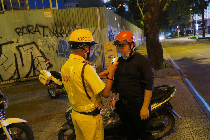 Thực hiện Luật bảo đảm trật tự an toàn giao thông đường bộ: Sẽ giảm tối đa thủ tục cho dân - Ảnh 1.