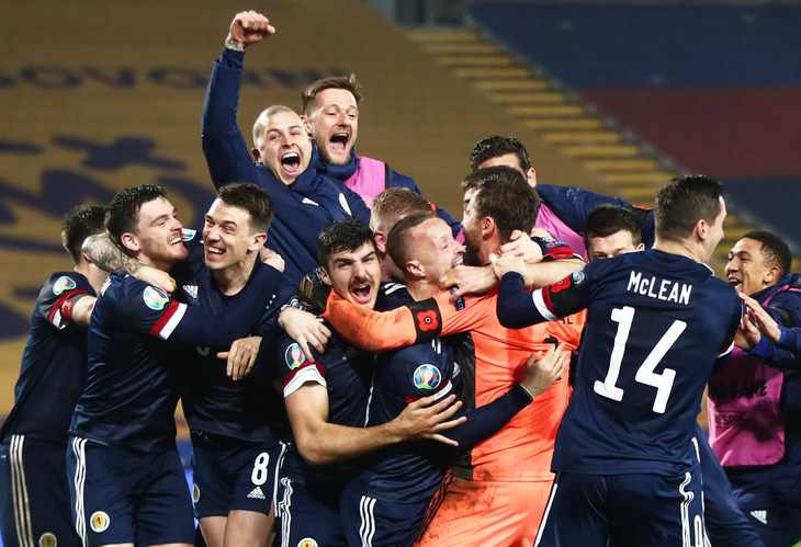 Đánh bại Serbia trên chấm luân lưu, Scotland giành vé dự VCK Euro sau 25 năm - Ảnh 1.