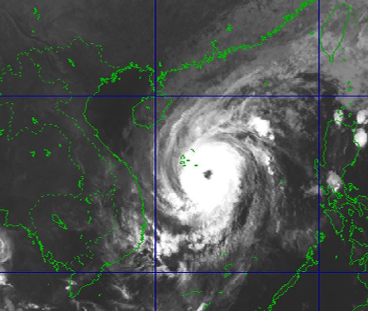 6h sáng nay 14-11, bão Vamco cách Đà Nẵng khoảng 370km, biển dậy sóng lớn
