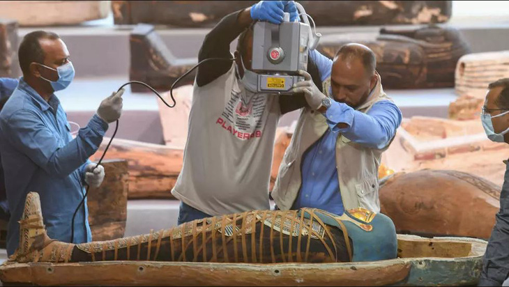 Ai Cập phát hiện 100 quan tài 2.500 tuổi, bên trong còn xác ướp - Ảnh 1.