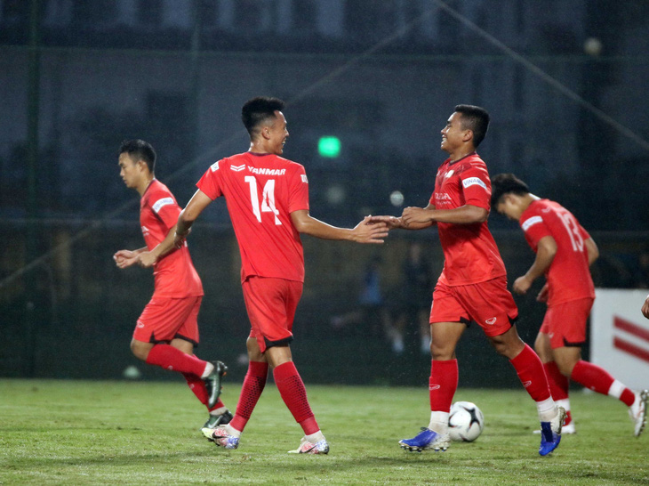 U22 Việt Nam thắng đậm U21 Nam Định 4-0, kết thúc đợt tập trung tháng 11 - Ảnh 1.