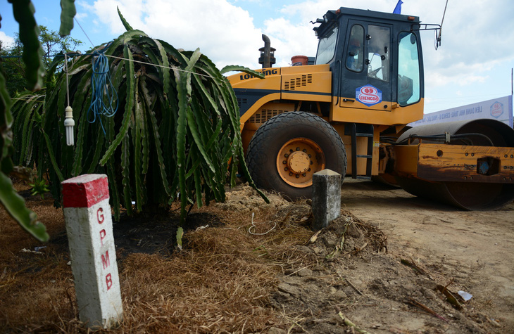 Bình Thuận ráo riết giải phóng mặt bằng, bàn giao phần còn lại cho các dự án cao tốc - Ảnh 1.