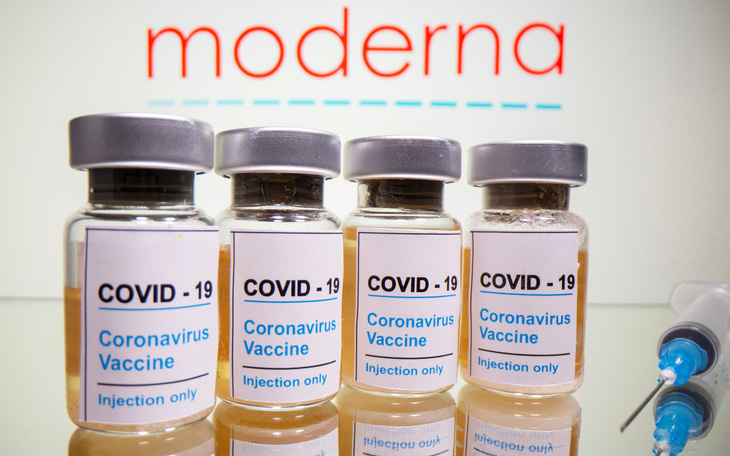 Moderna và Pfizer thử nghiệm vắc xin COVID-19 với biến thể virus mới