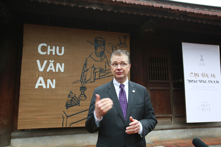 Đại sứ Mỹ Kritenbrink thăm Văn Miếu, tưởng niệm danh nhân Chu Văn An - Ảnh 3.