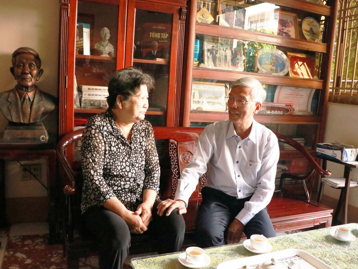 Lãnh đạo TP.HCM thăm gia đình cố giáo sư Trần Văn Giàu nhân 20-11 - Ảnh 1.