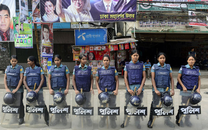 Bangladesh thành lập đơn vị cảnh sát toàn nữ để chống bạo lực trên mạng