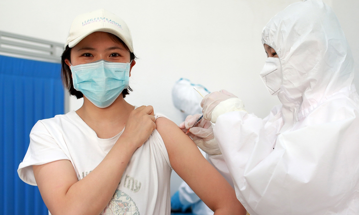Công ty Trung Quốc thông báo đã chích vắc xin COVID-19 cho cả triệu người - Ảnh 1.