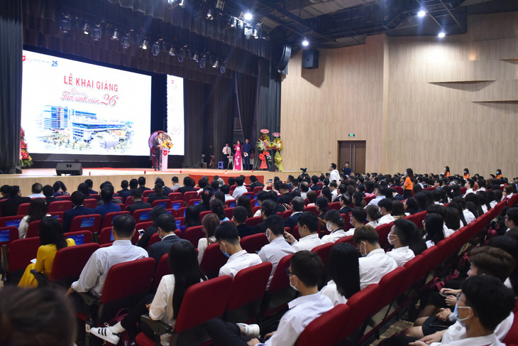 Đại học Văn Lang trao 10 tỷ đồng học bổng cho tân sinh viên trong lễ khai giảng năm 2020 - Ảnh 1.
