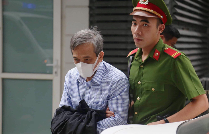 Cựu phó tổng giám đốc BIDV Trần Lục Lang lãnh 8 năm tù - Ảnh 1.