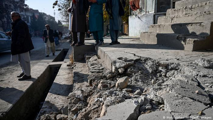 Khu vực đông dân, có các đại sứ quán nước ngoài ở Afghanistan trúng 23 tên lửa - Ảnh 1.