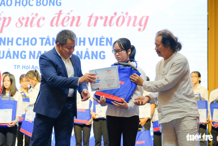 Tiếp sức 150 tân sinh viên nghèo Quảng Nam - Đà Nẵng đến trường - Ảnh 5.