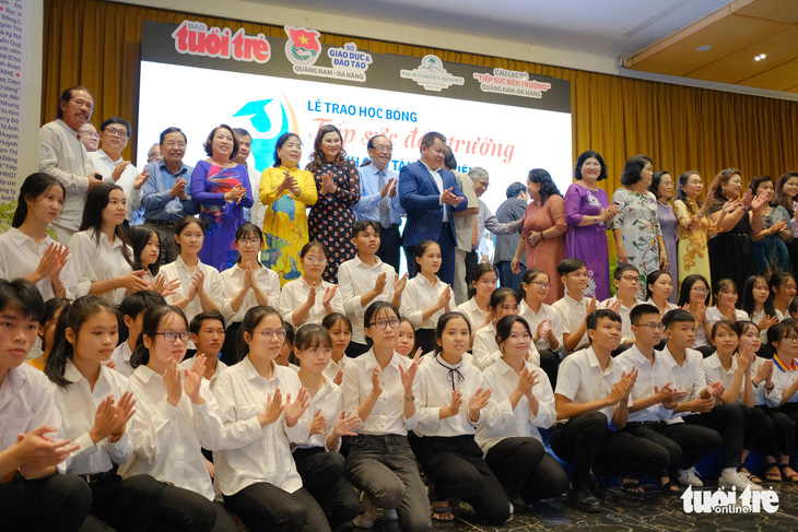 Tiếp sức 150 tân sinh viên nghèo Quảng Nam - Đà Nẵng đến trường - Ảnh 7.