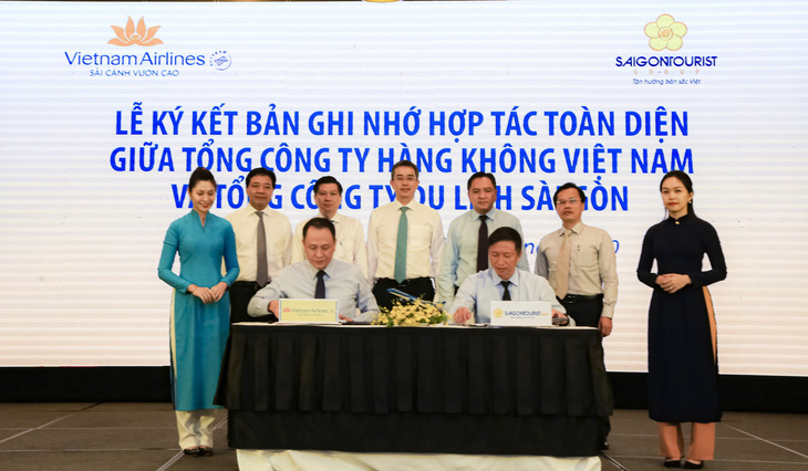 Saigontourist Group và Vietnam Airlines ký kết hợp tác toàn diện - Ảnh 1.