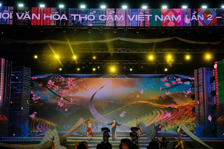 Khai mạc Lễ hội thổ cẩm Việt Nam lần thứ 2 - Ảnh 1.