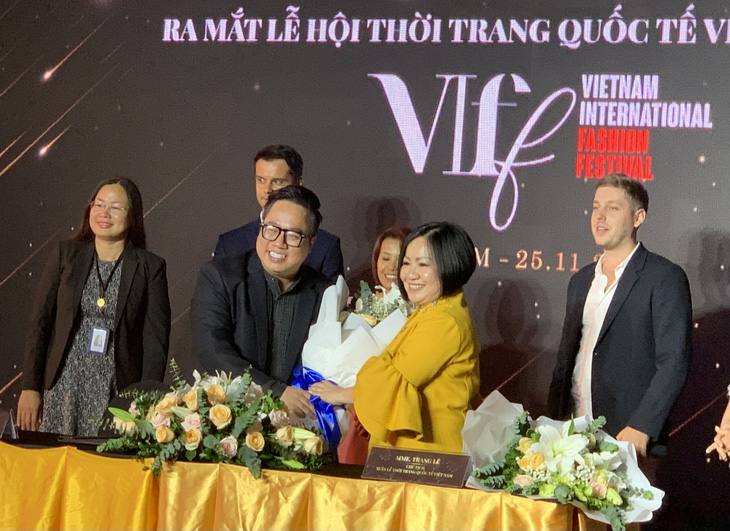 Lần đầu quảng bá văn hóa, du dịch Việt Nam qua Lễ hội thời trang quốc tế - Ảnh 2.