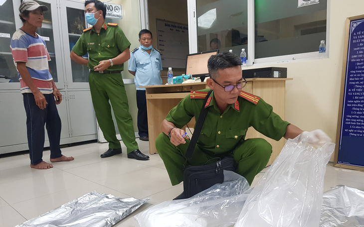 Bắt 3 nghi phạm vận chuyển gần 31kg nghi là ma túy từ Campuchia về Việt Nam