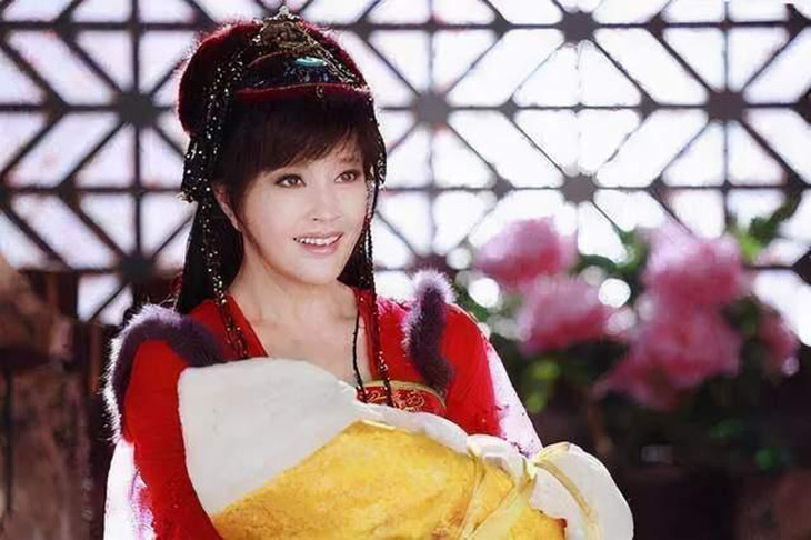 Khi Lưu Gia Linh 52 đóng 27 tuổi, Xa Thi Mạn 45 thành thiếu nữ... - Ảnh 6.