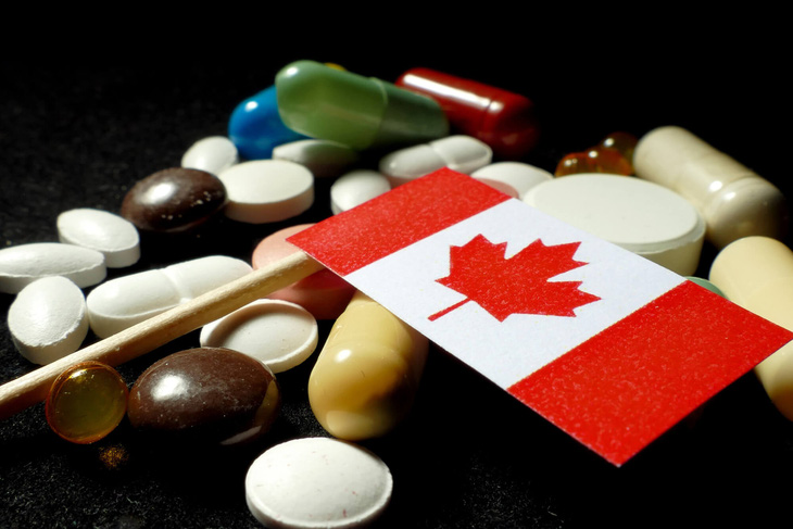 Sợ Mỹ mua vét thuốc men, Canada vội chặn xuất khẩu - Ảnh 1.