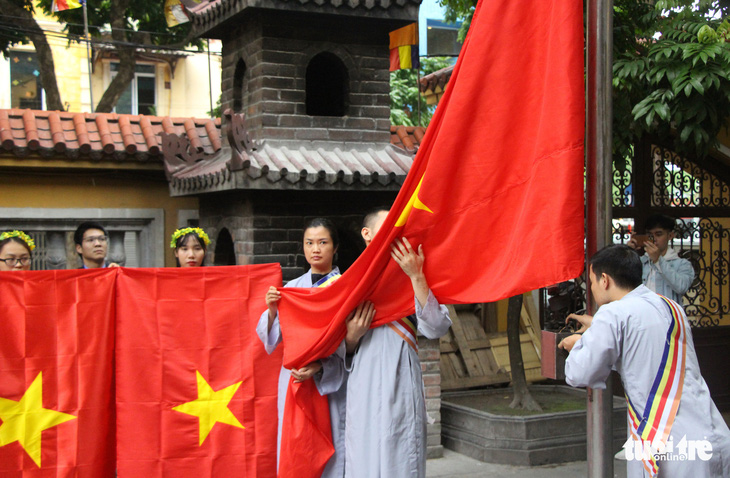 Lễ trao cờ Tổ quốc kỷ niệm 39 năm thành lập Trung ương Giáo hội Phật giáo Việt Nam - Ảnh 3.