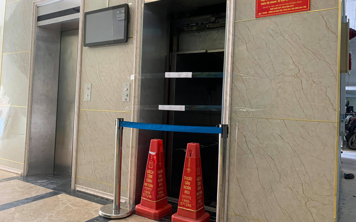 Thang máy rơi tự do từ tầng 5 chung cư ở Hà Nội, 2 người nhập viện