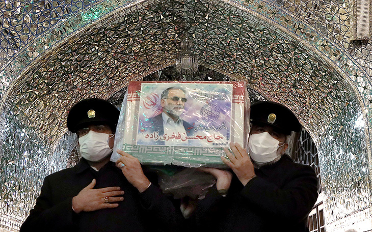 Nhà khoa học hạt nhân Iran nghi bị giết bằng súng máy điều khiển từ xa