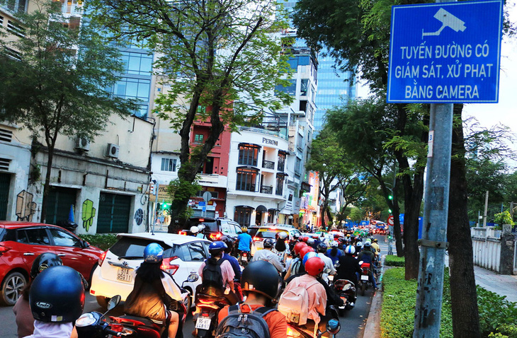 Tăng phạt nguội, bớt tiêu cực - Ảnh 1.