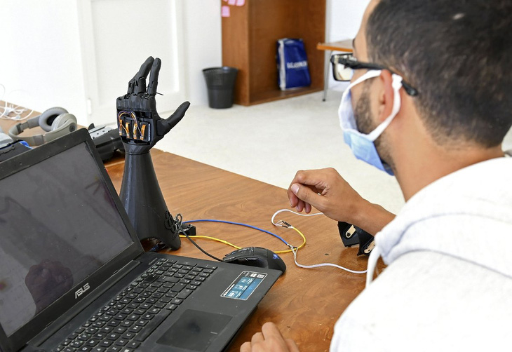 Tunisia phát triển bàn tay nhân tạo bằng công nghệ in 3D - Ảnh 1.