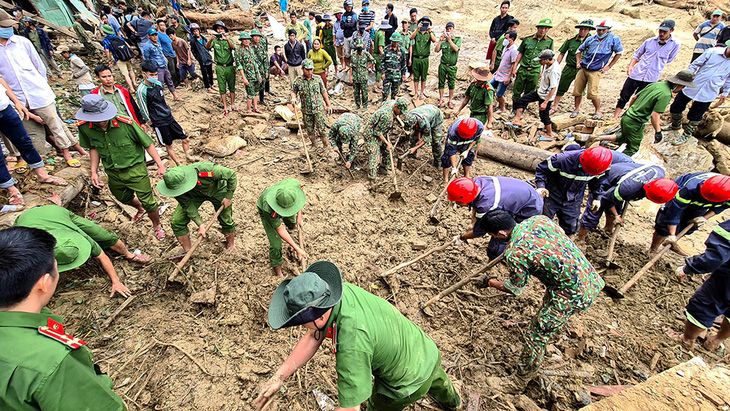 Bài học từ sạt lở Trà Leng, Phước Sơn: Quảng Nam dốc sức dời dân khỏi vùng nguy hiểm - Ảnh 1.