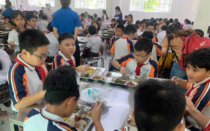 Yêu cầu giải quyết vụ bữa ăn bán trú ở Trường Trần Thị Bưởi ngay trong tuần
