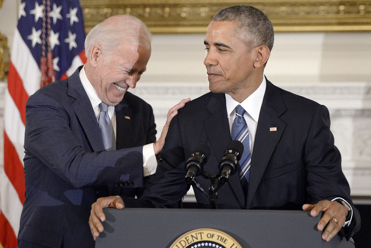 Cựu tổng thống Barack Obama và vợ Michelle Obama chúc mừng ông Biden - Ảnh 1.