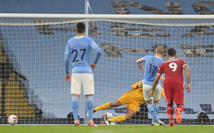 De Bruyne đá hỏng penalty, Man City bị Liverpool cầm chân