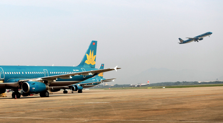 Tạm đình chỉ công tác trưởng đoàn tiếp viên Vietnam Airlines - Ảnh 1.